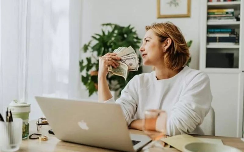 Top Ways to Make Extra Money in Miami